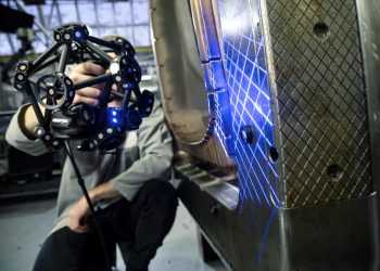 What is the difference between a flatbed scanner and a handheld scanner?