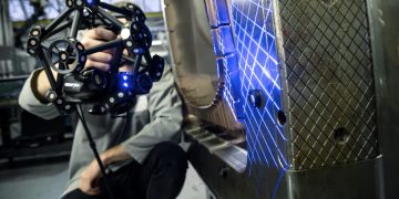 What is the difference between a flatbed scanner and a handheld scanner?