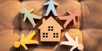 Why Moving an Elderly Loved One into a Care Home Can Strengthen Family Bonds