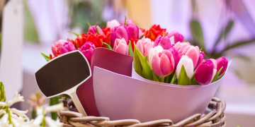 The Art of Choosing the Right Flowers for Your Interior Aesthetic