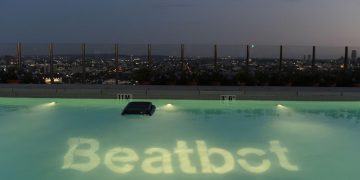 How does the robot pool vacuum work?