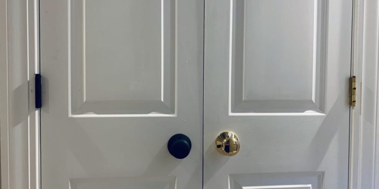 Can You Mix Black Door Handles with Gold Hardware?