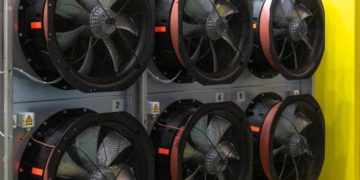 Cooling Showdown: Liquid Cooling vs. Fan Cooling – Which Wins for Your Setup?