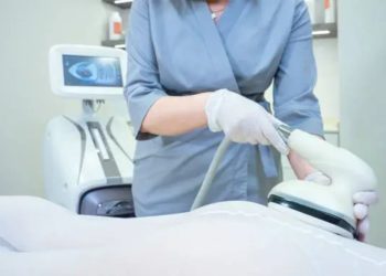 Harnessing the Benefits of Ab Sculpting Machines: How EMS Technology is Changing Core Fitness Routines