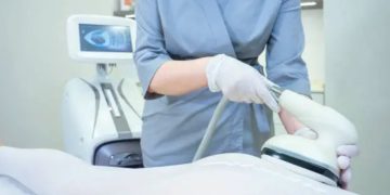 Harnessing the Benefits of Ab Sculpting Machines: How EMS Technology is Changing Core Fitness Routines