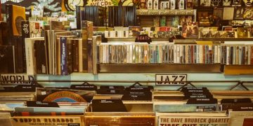 Indie & Alternative Vinyl: The Underground Genres Driving the Vinyl Comeback