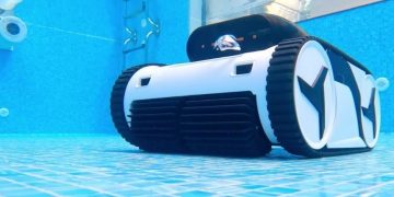 Top Pool Cleaners to Keep Your Swimming Pool Sparkling Clean